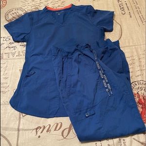 🚨BUNDLE ALERT🚨 3 Med Couture touch scrubs sets jogger bottoms